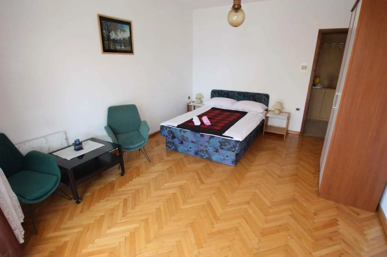 Apartments In Dramalj 5747 B 0*,
