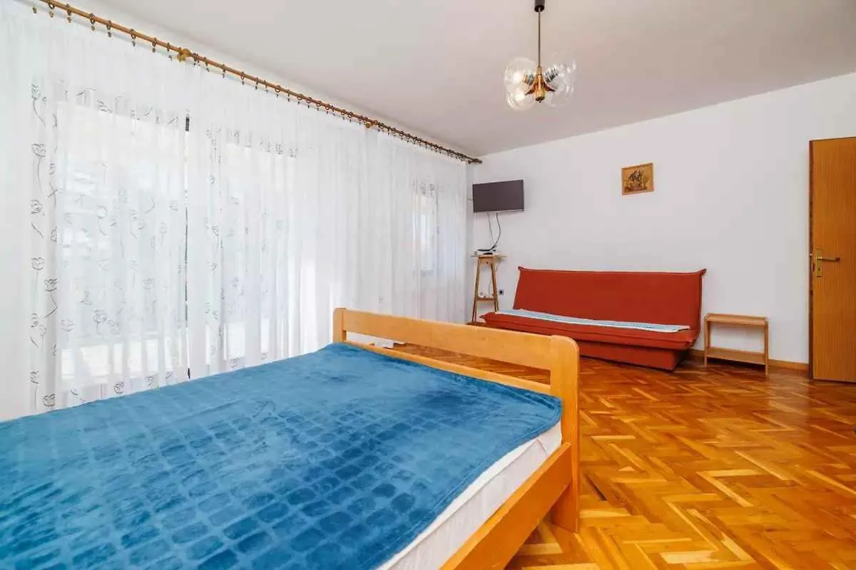 Apartments In Dramalj 5747 B