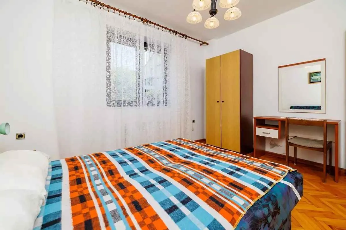 Apartments In Dramalj 5747 B 0*,