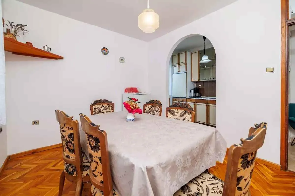 Apartments In Dramalj 5747 B