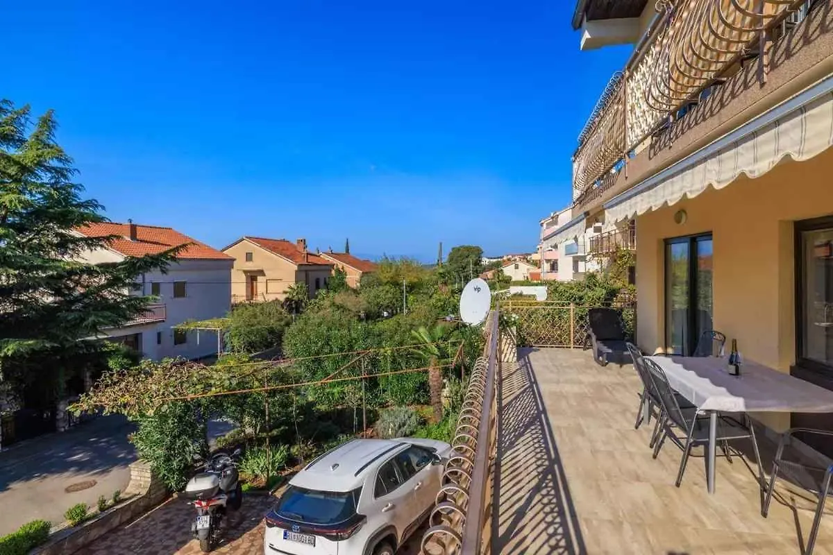 Apartments In Dramalj 5747 B