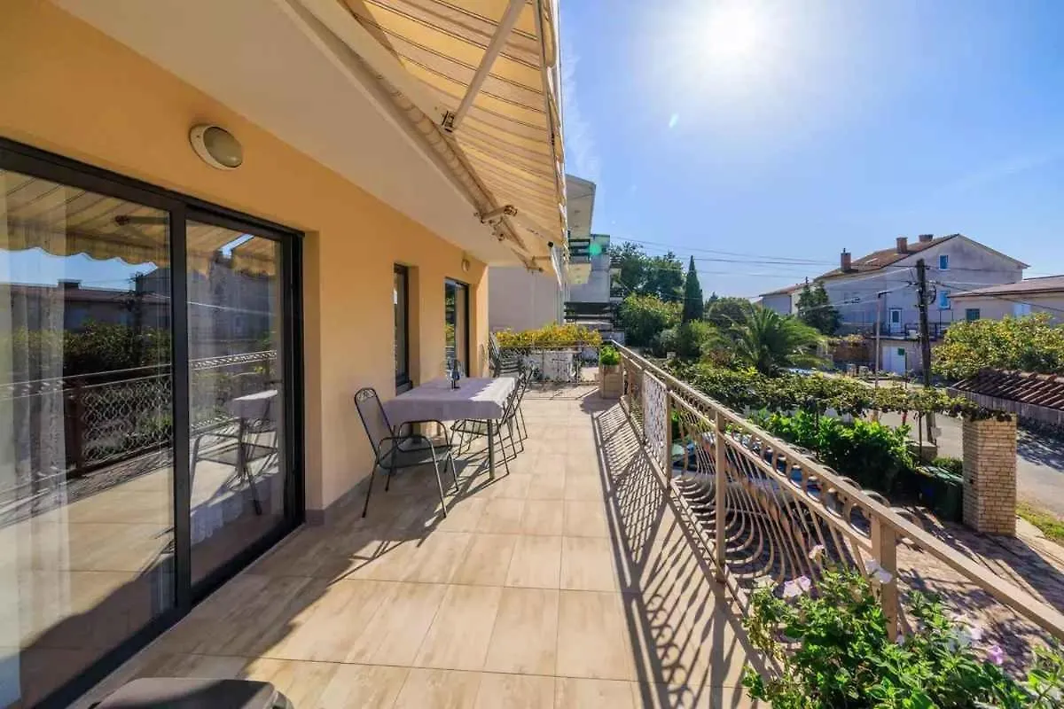 Apartments In Dramalj 5747 B