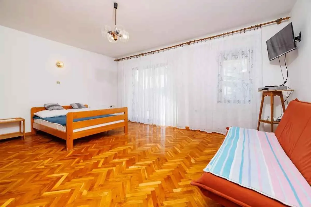 Apartments In Dramalj 5747 B 0*,
