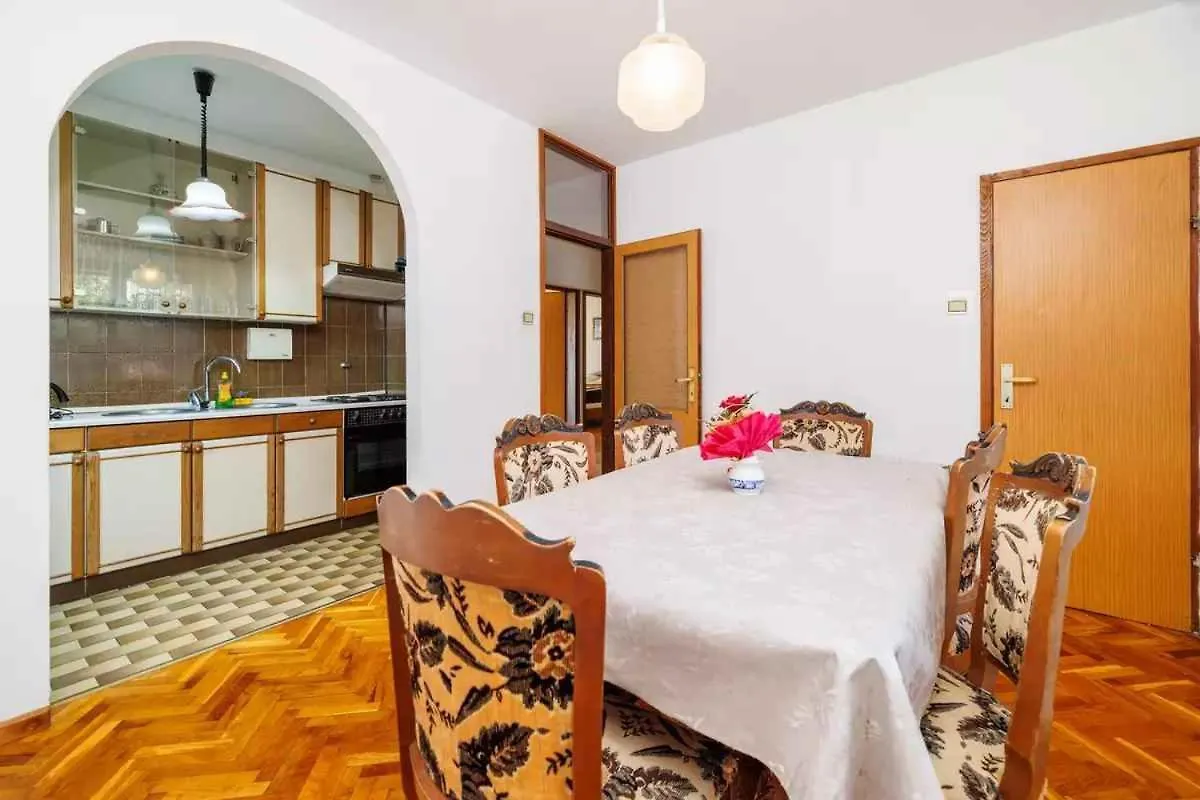 Apartments In Dramalj 5747 B