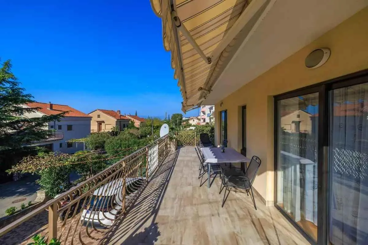 Apartments In Dramalj 5747 B