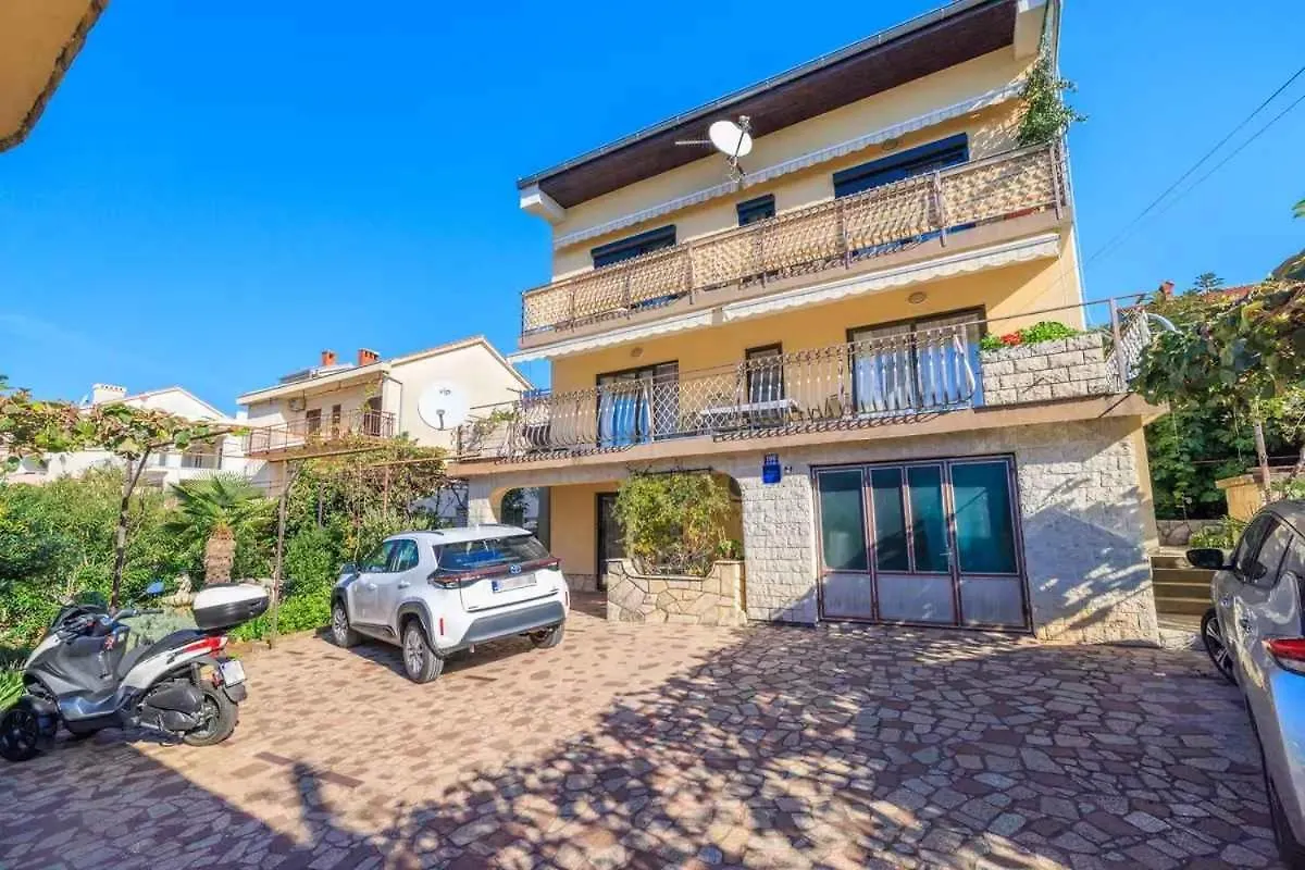 Apartments In Dramalj 5747 B